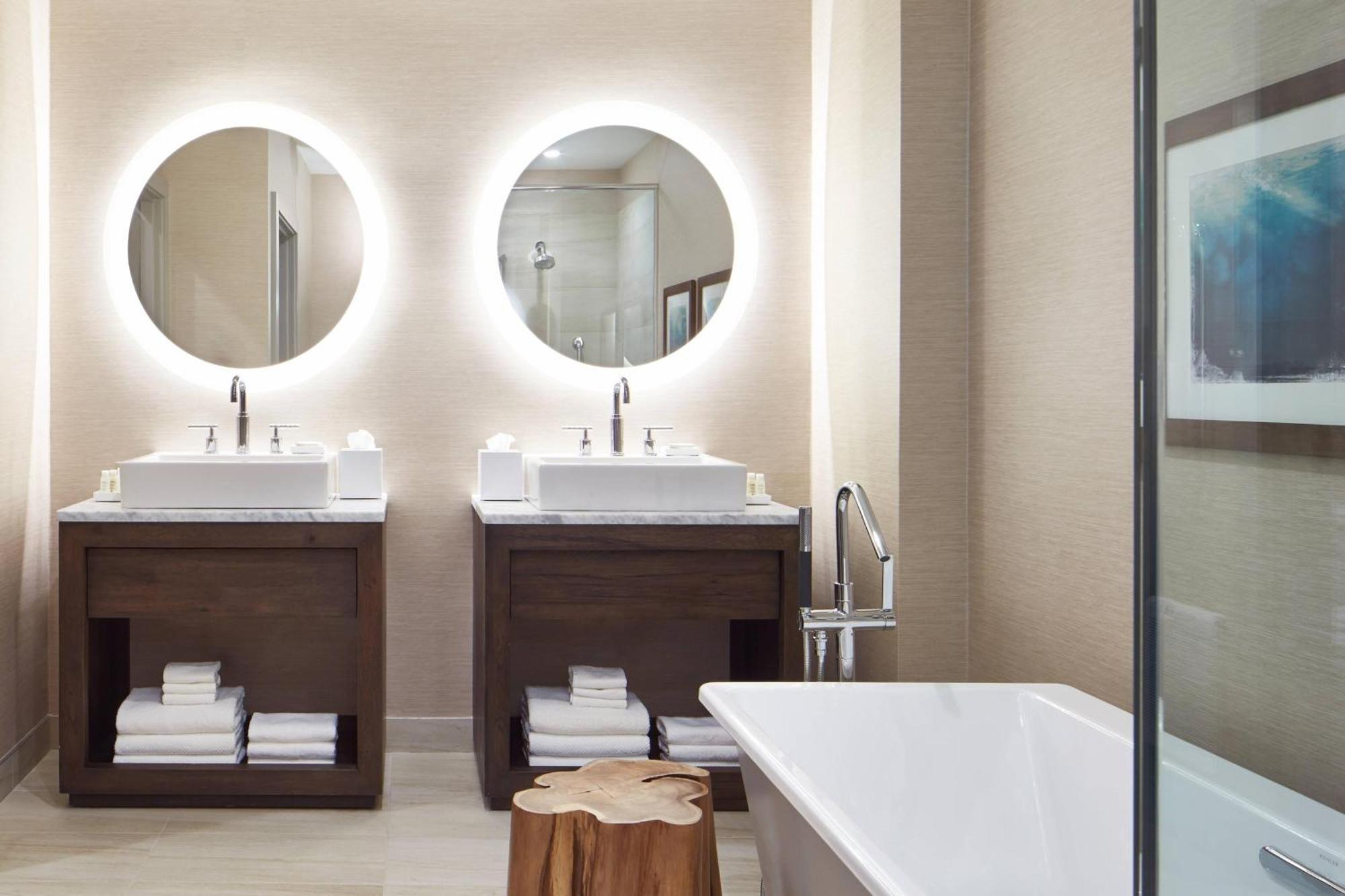 The Del Monte Lodge Renaissance Rochester Hotel&Spa Extérieur photo