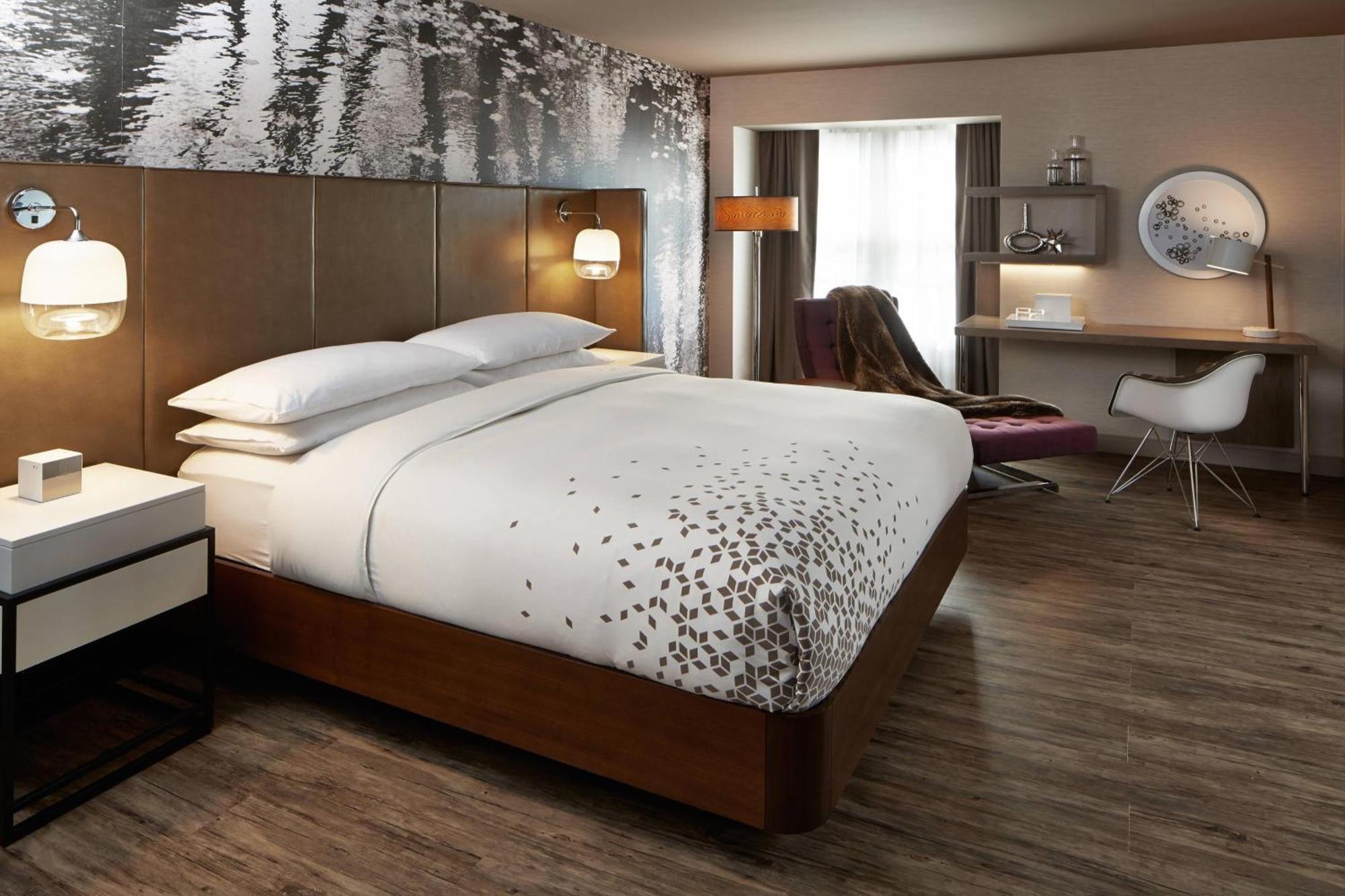 The Del Monte Lodge Renaissance Rochester Hotel&Spa Extérieur photo