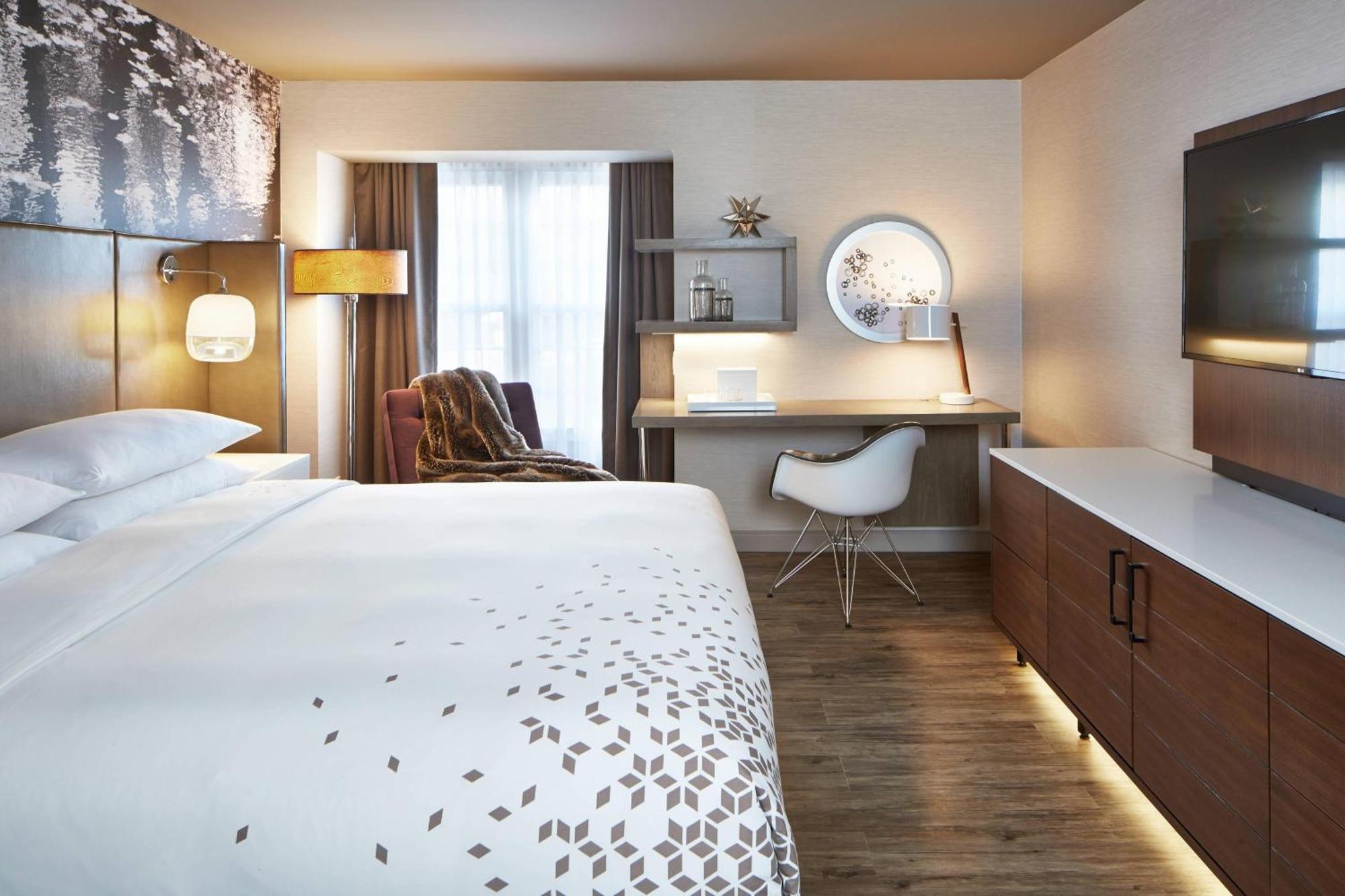 The Del Monte Lodge Renaissance Rochester Hotel&Spa Extérieur photo