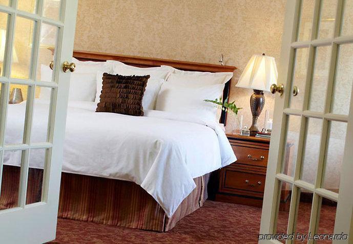 The Del Monte Lodge Renaissance Rochester Hotel&Spa Chambre photo