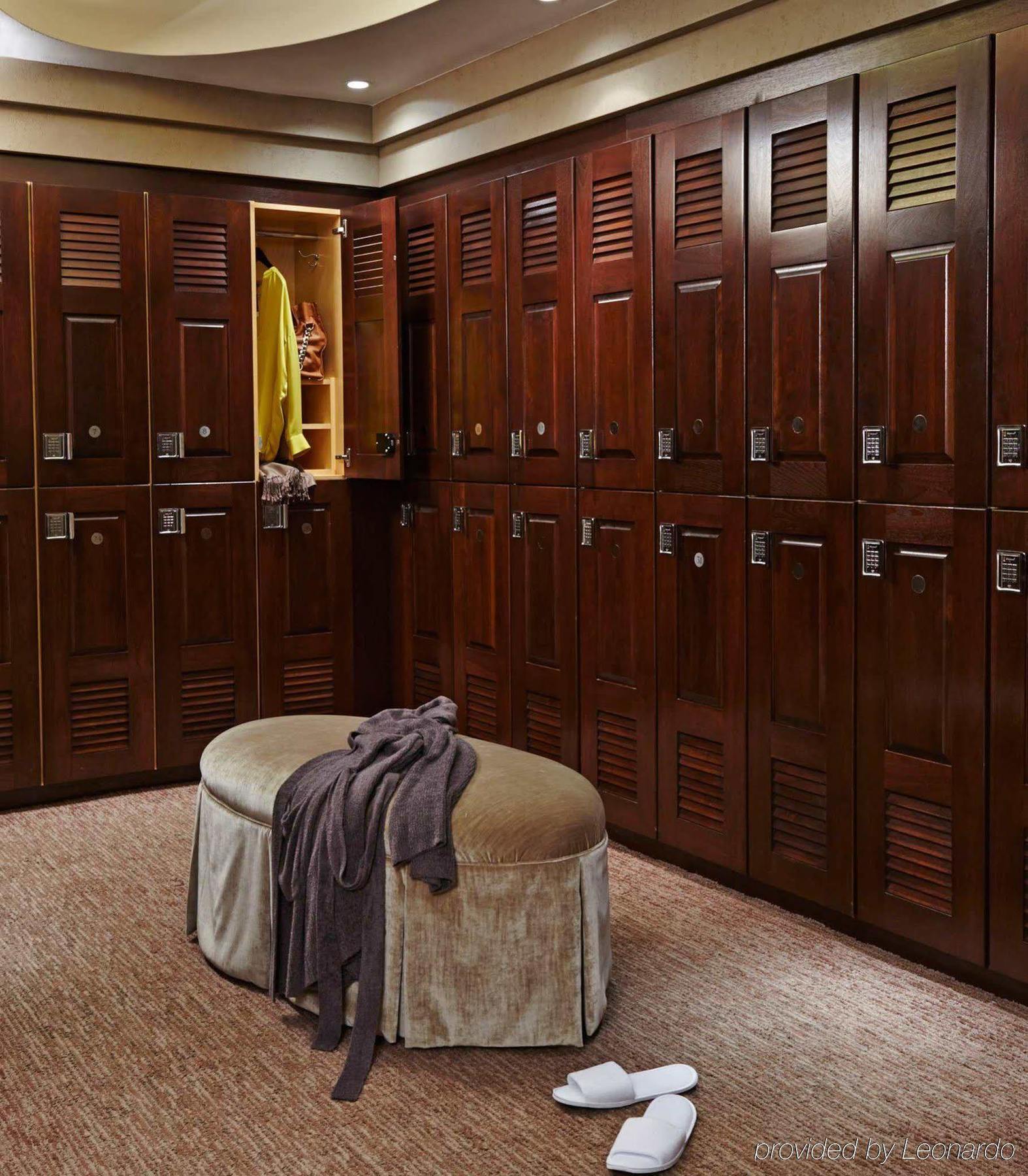 The Del Monte Lodge Renaissance Rochester Hotel&Spa Extérieur photo