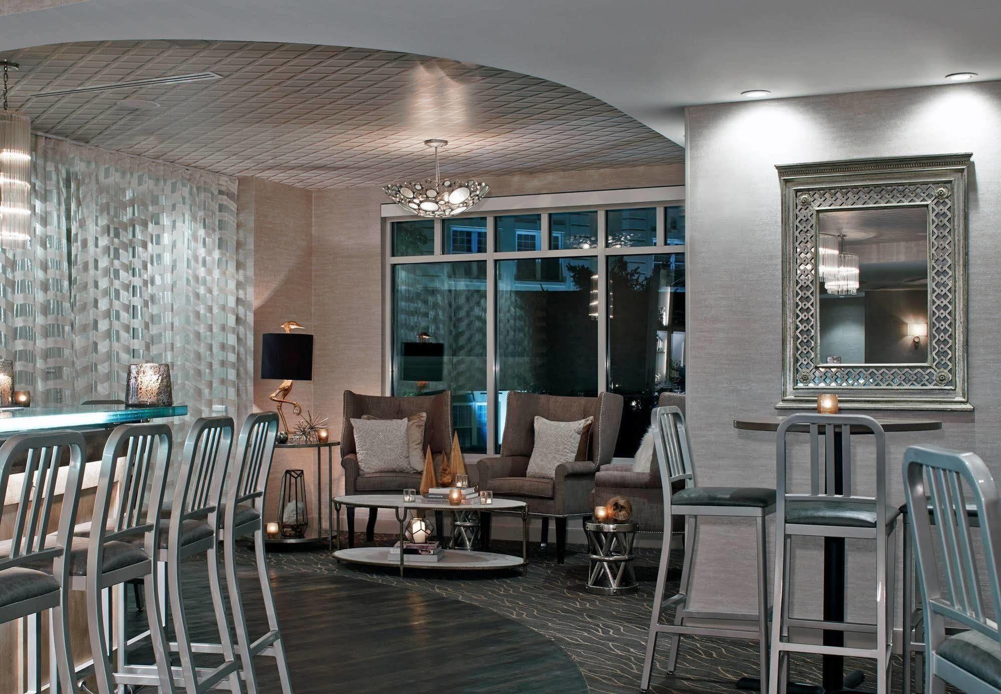 The Del Monte Lodge Renaissance Rochester Hotel&Spa Extérieur photo