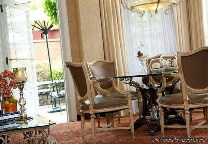 The Del Monte Lodge Renaissance Rochester Hotel&Spa Extérieur photo